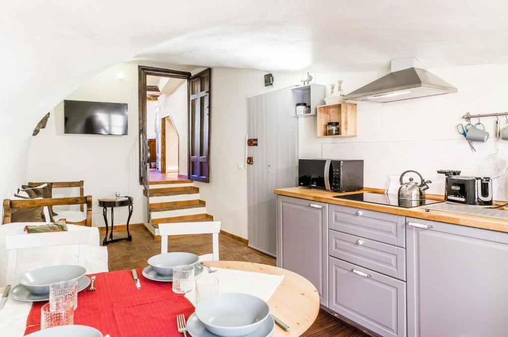 Lyon Apartment Anfiteatro Square, Lucca Exteriör bild