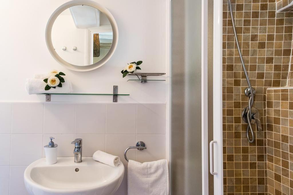 Lyon Apartment Anfiteatro Square, Lucca Exteriör bild