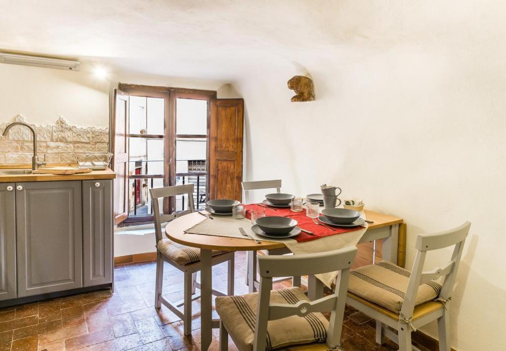 Lyon Apartment Anfiteatro Square, Lucca Exteriör bild