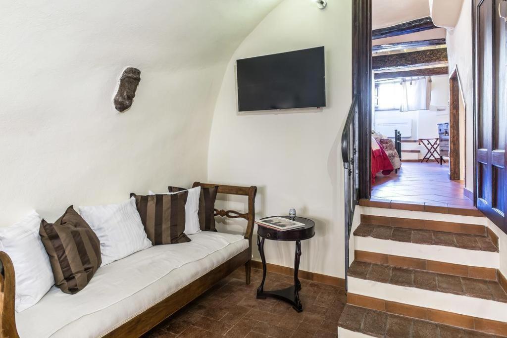 Lyon Apartment Anfiteatro Square, Lucca Exteriör bild